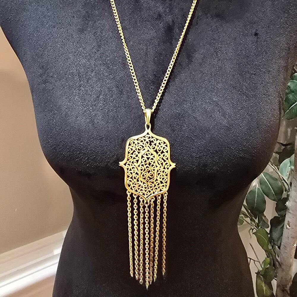 Womens Gold Tone Cain Tassel Filigree Pendant Necklace With Spring Ring Clasp 25$